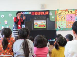 紙芝居の読み聞かせ